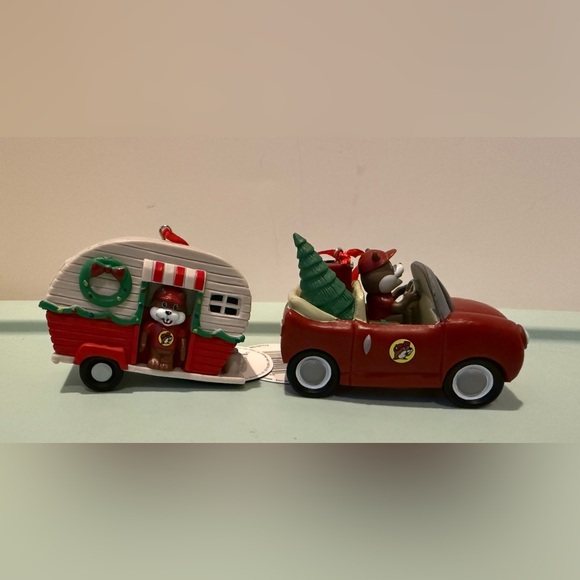 BUC-EE'S Other - Adorable Holiday Buc-ees Car and Trailer Ornaments- Set of 2- NWT